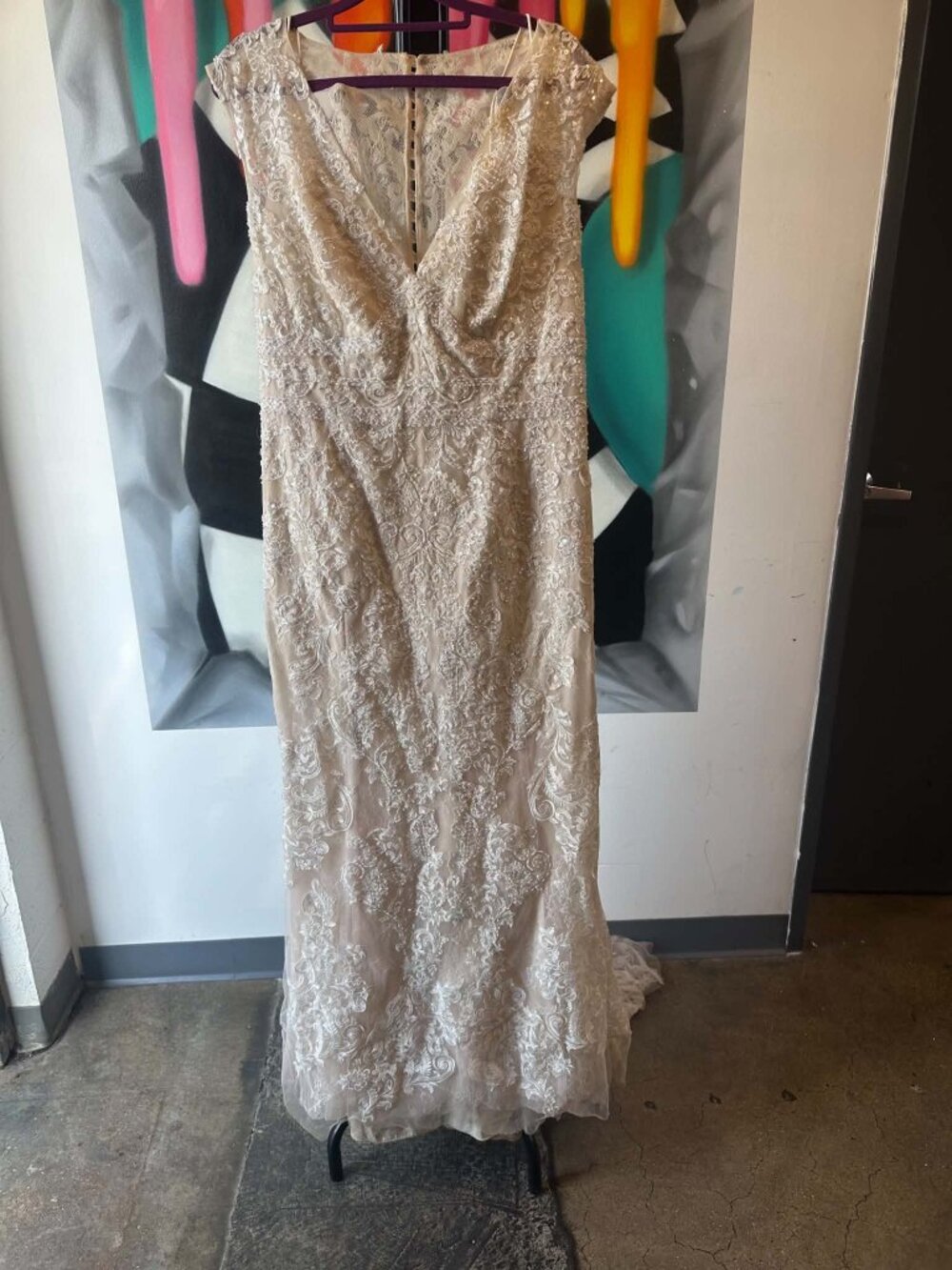 Beautiul Oleg Cassini Lace and Embroidered Wedding Dress